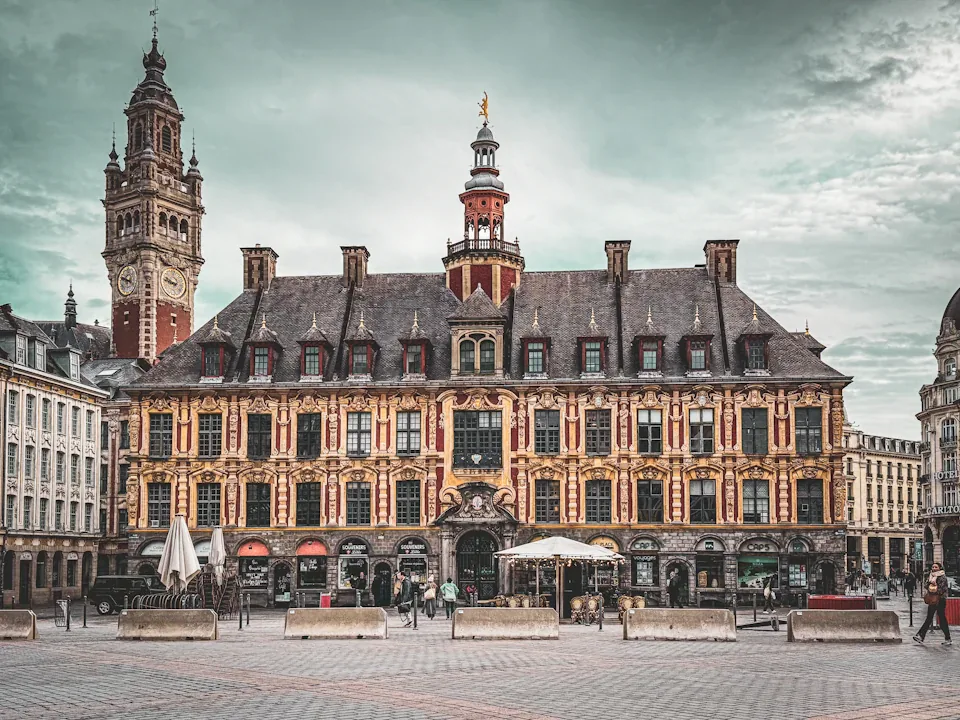 La Vieille Bourse de Lille et le beffroi de la Chambre de commerce.