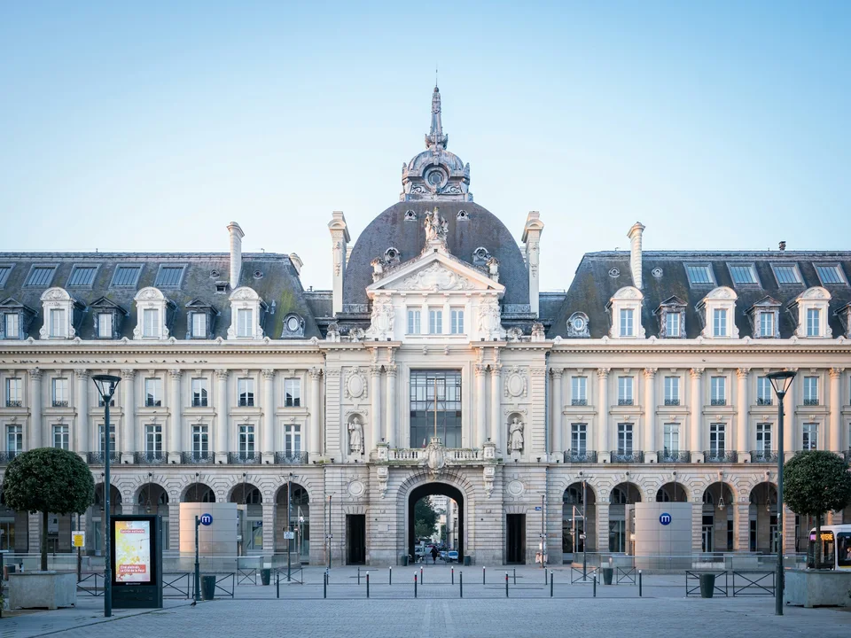 Le palais du Commerce, place de la République à Rennes.